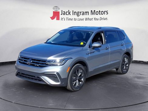 Certified 2022 Volkswagen Tiguan SE image 1