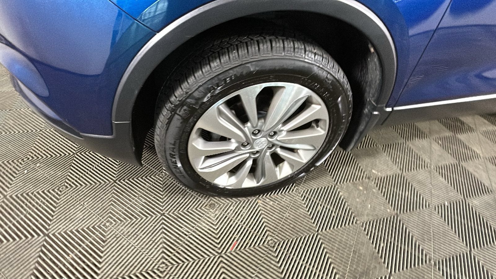 Used 2019 Buick Encore Preferred AWD/4WD image 11