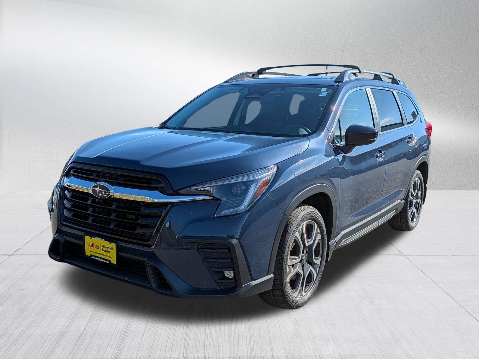 Used 2024 Subaru Ascent Limited w/ Technology Package AWD/4WD image 3