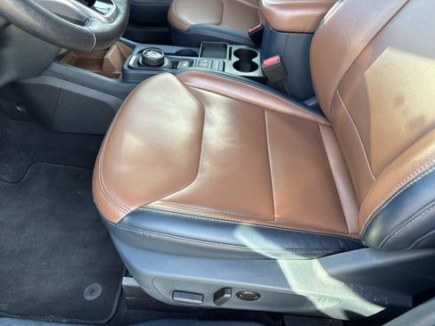 Used 2022 Ford Maverick Lariat w/ Lariat Luxury Package FWD image 19