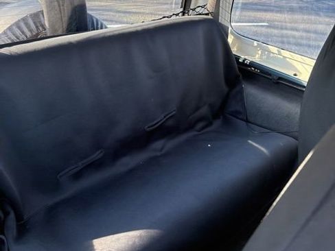 Used 1999 Jeep Wrangler SE image 40