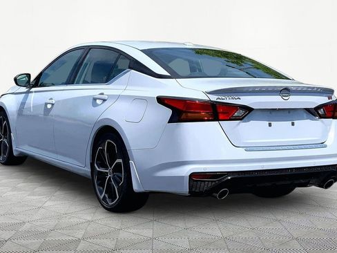Used 2023 Nissan Altima 2.5 SR w/ SR Premium Package FWD image 4