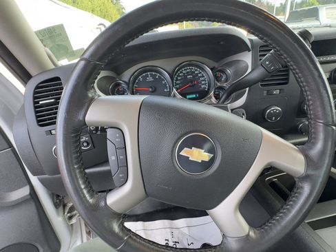 Used 2011 Chevrolet Silverado 3500 LT image 16