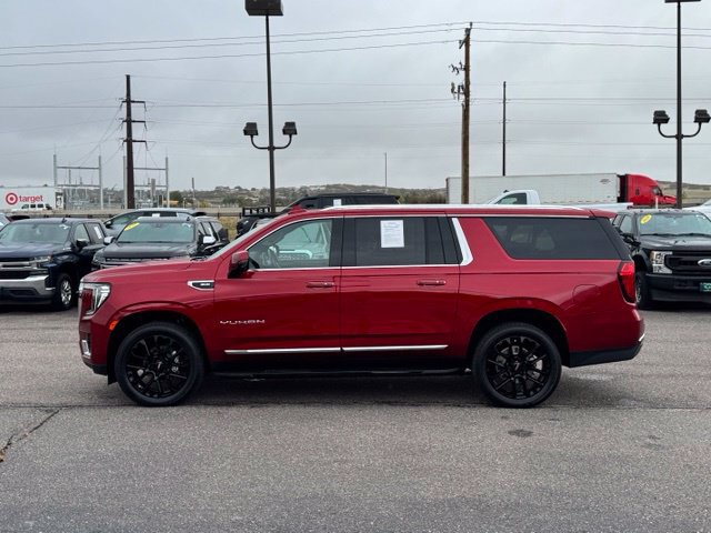 Certified 2022 GMC Yukon XL SLT w/ SLT Premium Package AWD/4WD image 2