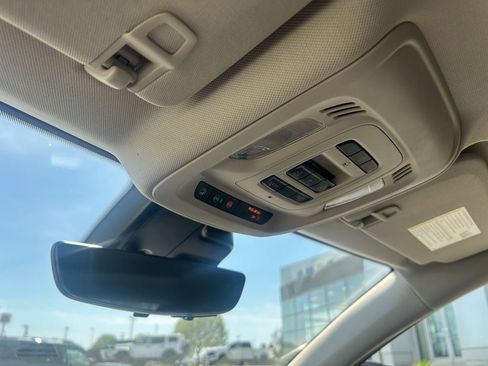 Used 2023 Buick Envision Avenir AWD/4WD image 23