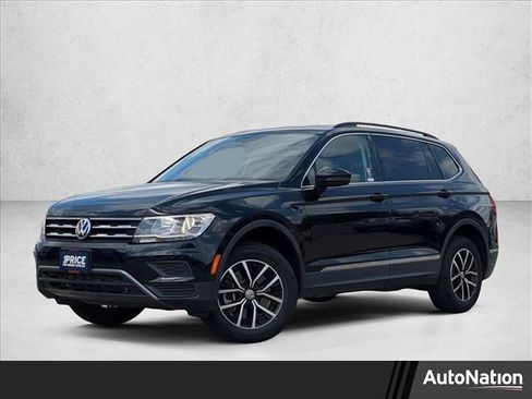 Used 2021 Volkswagen Tiguan SE image 1