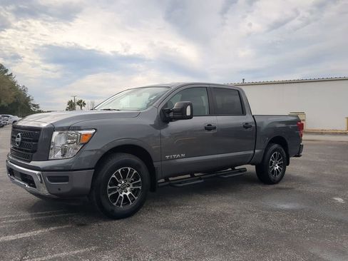 Used 2024 Nissan Titan SV w/ SV Convenience Package image 7