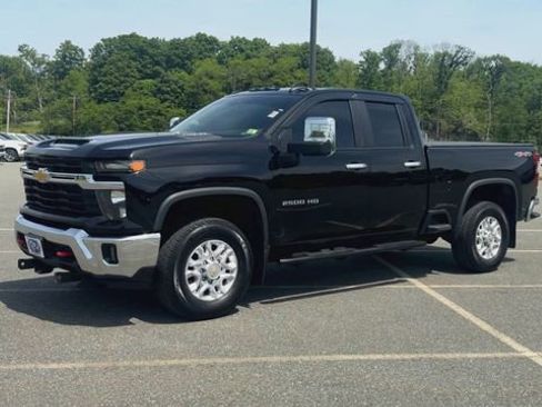 Used 2024 Chevrolet Silverado 2500 LT w/ Convenience Package AWD/4WD image 8
