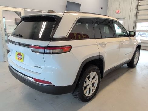 Used 2023 Jeep Grand Cherokee Limited AWD/4WD image 5