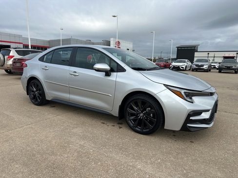 Certified 2025 Toyota Corolla SE image 2