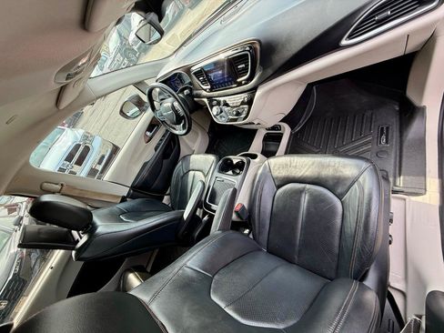 Used 2017 Chrysler Pacifica Touring-L Plus w/ Advanced Safetytec Group FWD image 30