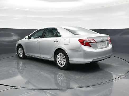 Used 2014 Toyota Camry LE FWD image 6