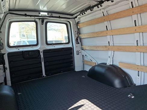 Used 2024 GMC Savana 2500 w/ Driver Convenience Package image 12