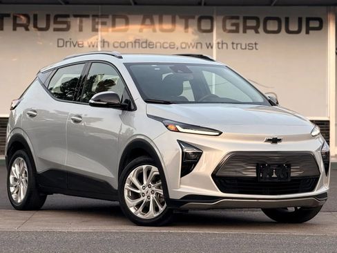 Used 2023 Chevrolet Bolt EUV LT image 2