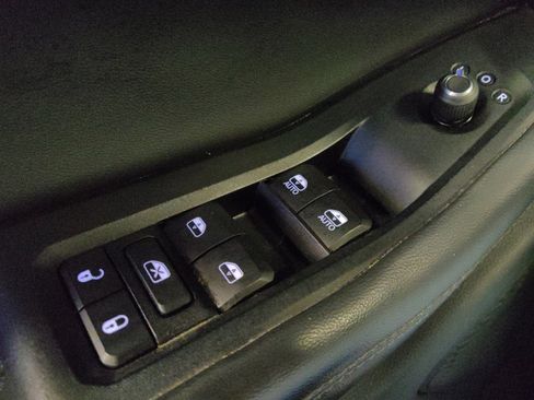 Used 2023 Jeep Grand Cherokee L Laredo RWD image 27