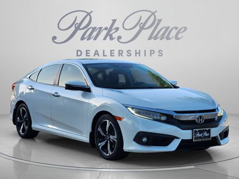 Used 2016 Honda Civic Touring image 4