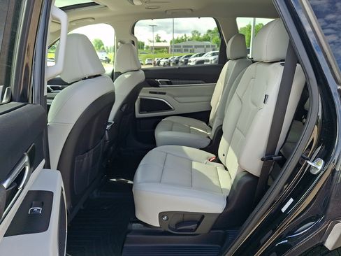 Used 2023 Kia Telluride EX w/ EX Captain's Chair Package FWD image 10