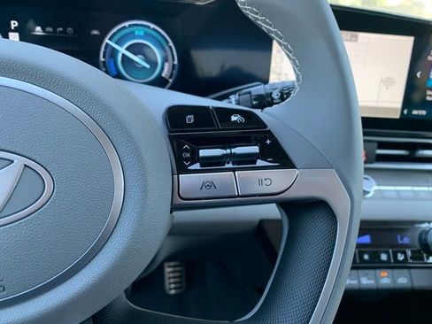 New 2025 Hyundai Elantra SEL image 17