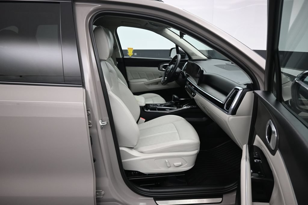 Used 2025 Kia Sorento SX AWD/4WD image 59