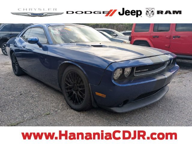 Used 2012 Dodge Challenger SXT RWD image 1