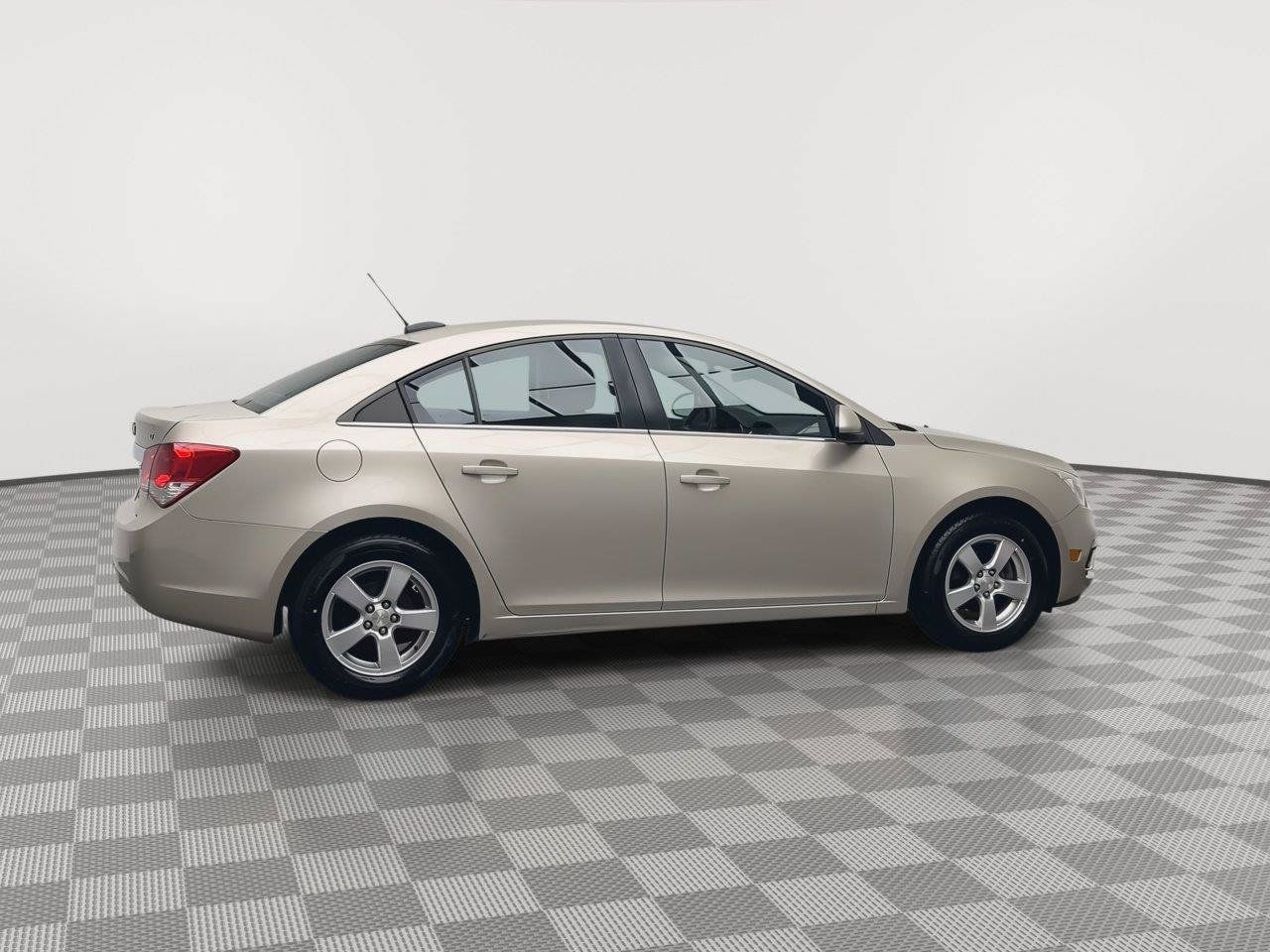 Used 2016 Chevrolet Cruze LT w/ Technology Package FWD image 32
