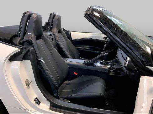 Used 2023 MAZDA MX-5 Miata Grand Touring RWD image 8