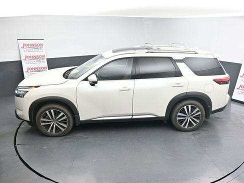 Used 2024 Nissan Pathfinder Platinum w/ Cargo Package image 13