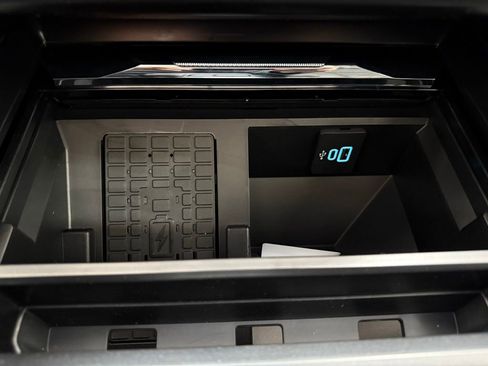 New 2026 Ford F250 Lariat w/ Black Appearance Package image 39