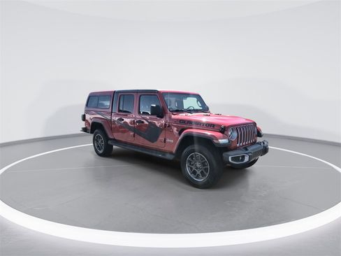 Used 2020 Jeep Gladiator Overland image 2