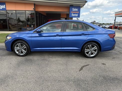 Used 2024 Volkswagen Jetta SE FWD image 2