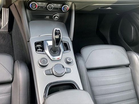 Used 2024 Alfa Romeo Stelvio Veloce image 13