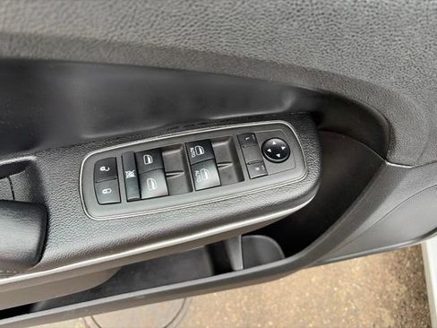 Used 2021 Chrysler 300 Touring L AWD/4WD image 13