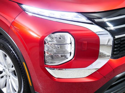 Used 2025 Mitsubishi Outlander ES AWD/4WD image 16