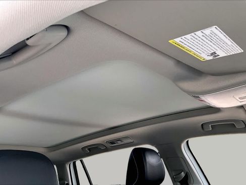 Used 2023 Volkswagen Tiguan SE w/ Panoramic Sunroof Package FWD image 13