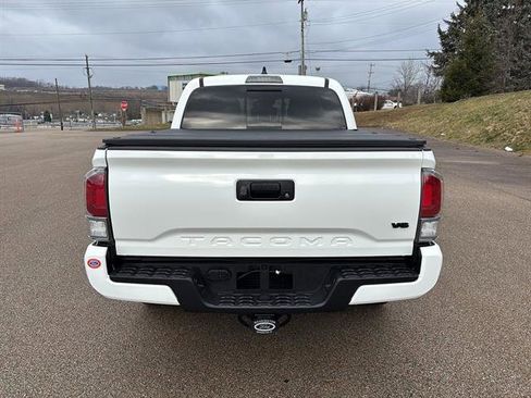 Used 2023 Toyota Tacoma TRD Sport image 3