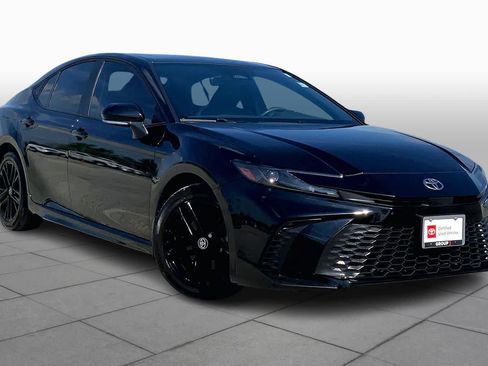 Used 2025 Toyota Camry SE w/ Multimedia Upgrade Package image 3