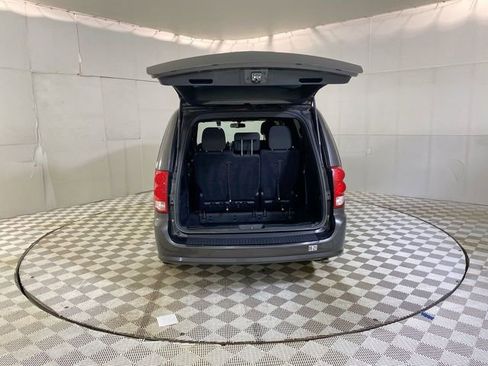 Used 2017 Dodge Grand Caravan SE FWD image 31
