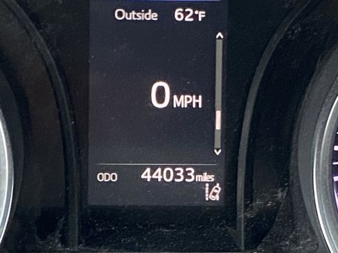 Certified 2018 Toyota Camry LE image 8