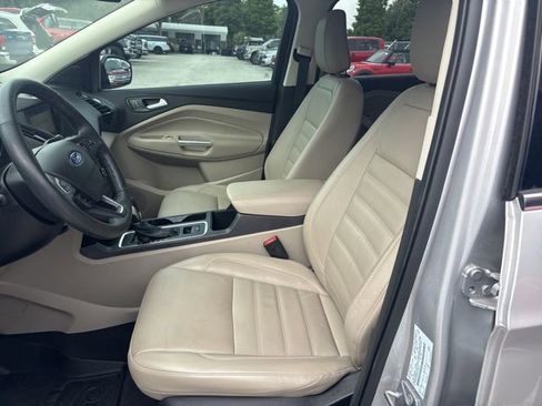 Used 2019 Ford Escape Titanium FWD image 9