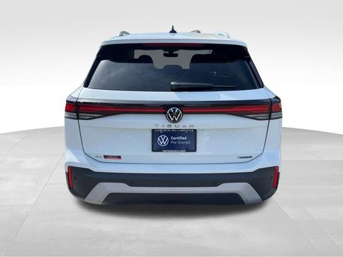 Used 2025 Volkswagen Tiguan SE image 6