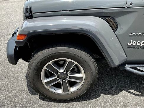 Used 2020 Jeep Wrangler Unlimited Sahara w/ LED Lighting Group AWD/4WD image 9