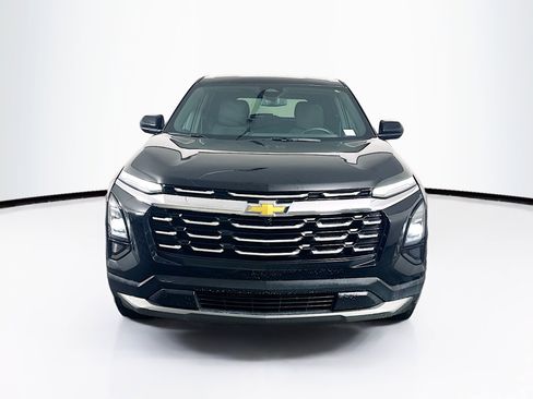 Used 2025 Chevrolet Equinox LT image 2
