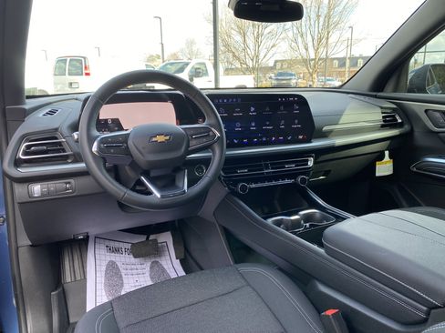 Used 2026 Chevrolet Traverse LT image 32