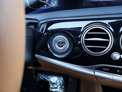 Used 2019 Mercedes-Benz S 560 Sedan image 35