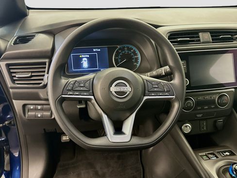 Used 2025 Nissan Leaf S image 18