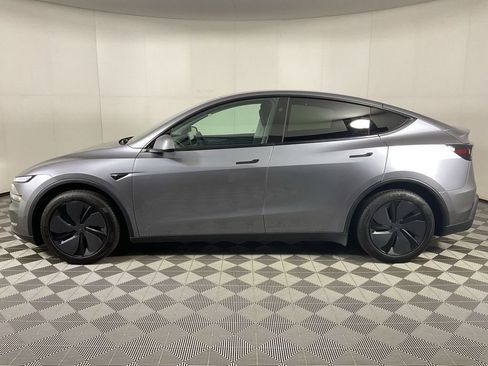 Used 2026 Tesla Model Y Long Range image 5