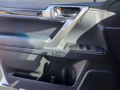 Used 2023 Lexus GX 460 Luxury image 19