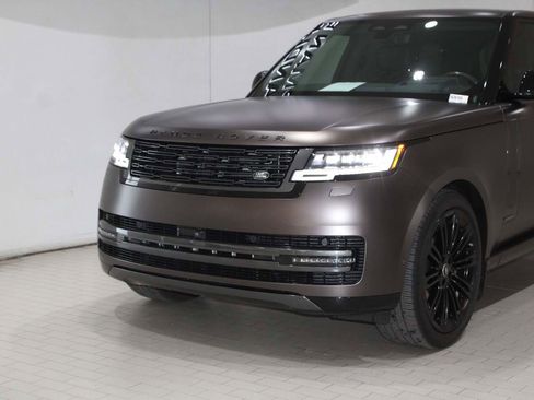 Used 2025 Land Rover Range Rover Autobiography AWD/4WD image 2