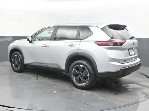 Used 2025 Nissan Rogue SV AWD/4WD image 8