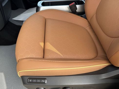 New 2025 Volkswagen ID. Buzz Pro S RWD image 8